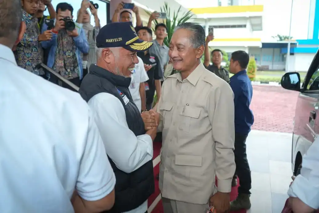 gubernur-mahyeldi-sambut-kunjungan-kerja-menteri-pu-ke-sumbar,-penanganan-sejumlah-infrastruktur-strategis-menjadi-prioritas