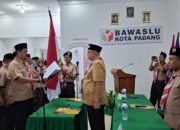 dorong-pramuka-jadi-pelopor-demokrasi, saka-adhyasta-pemilu-bawaslu-padang-dilantik