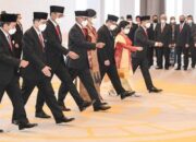 ramai-ramai-pejabat-ojk-mundur,-siapa-yang-tersisa?