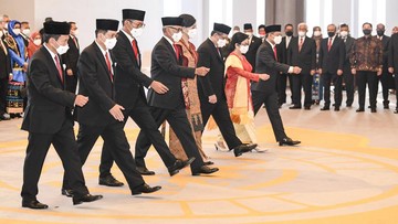 ramai-ramai-pejabat-ojk-mundur,-siapa-yang-tersisa?