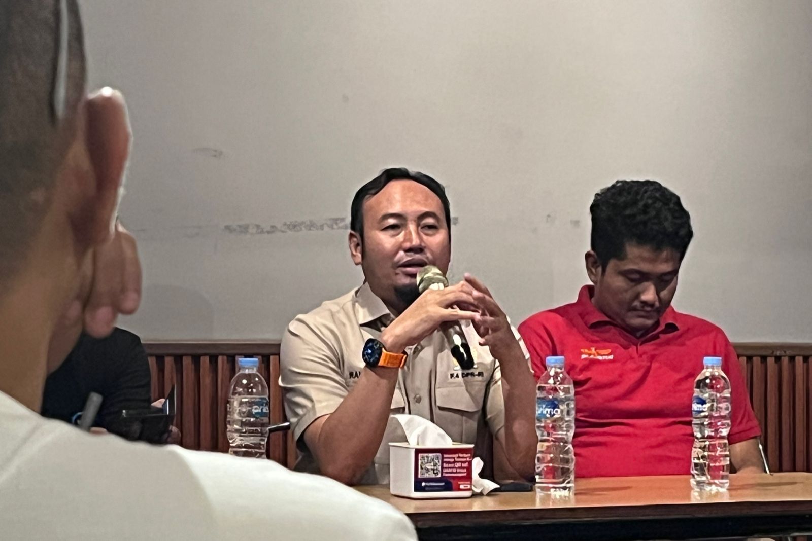 Anggota Komisi IV DPR RI Rahmat Saleh saat bertemu dengan awak media di Padang, Jumat (16/1/2025). Foto : Istimewa