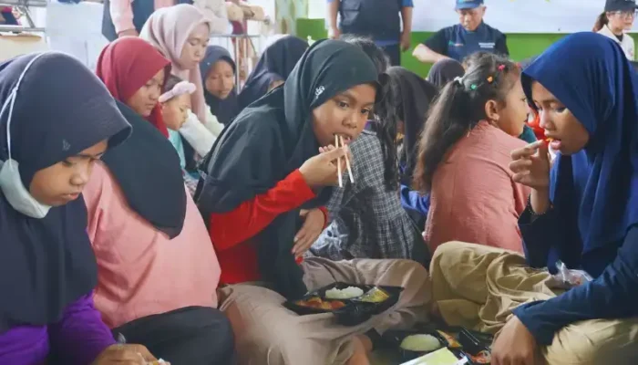 CSR HokBen Gandeng BSI Maslahat, Beri Kehangatan untuk Penyintas Banjir Sumatra