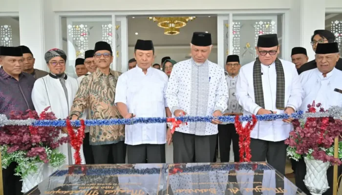 Mahyeldi Resmikan Masjid, Agama Semarak di Tanah Datar