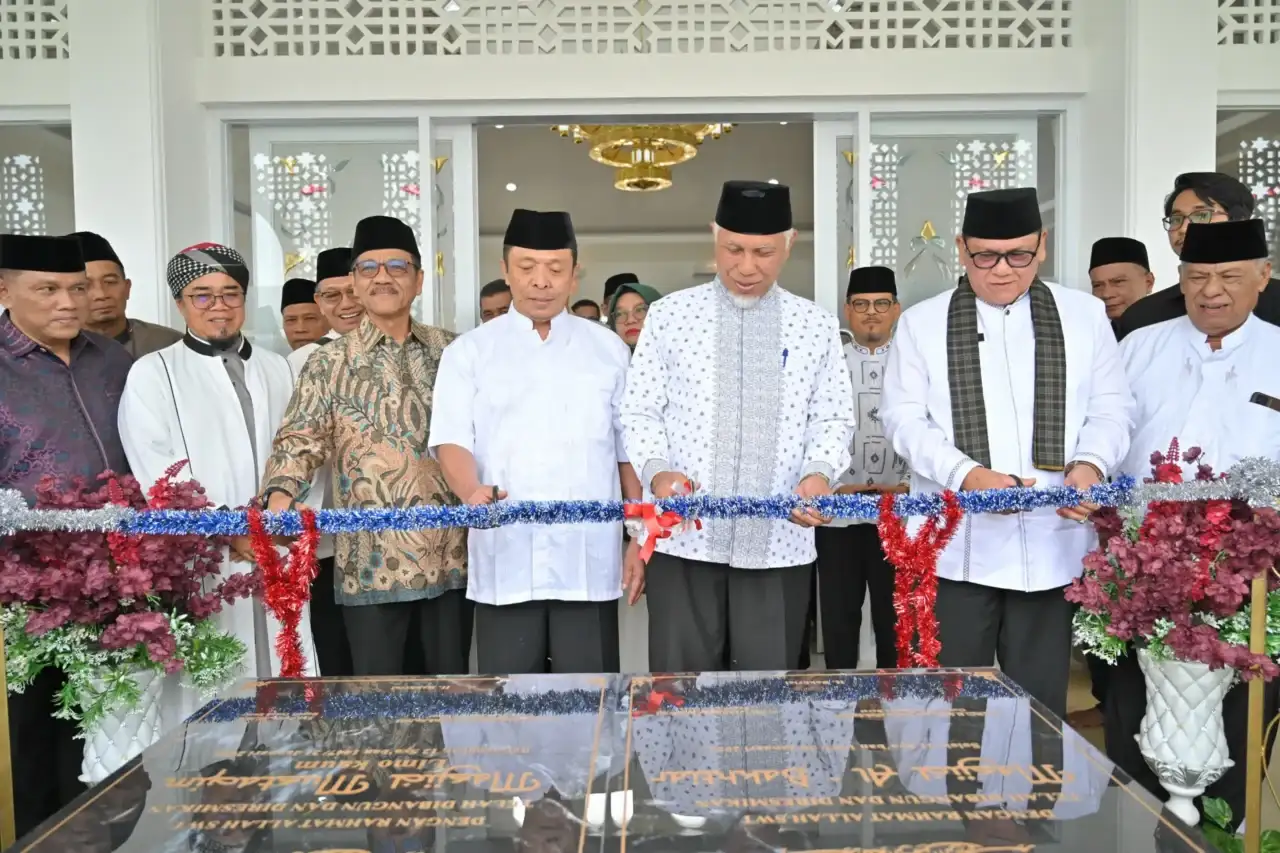 gubernur-mahyeldi-resmikan-masjid-mustaqim-di-limo-kaum-kabupaten-tanah-datar