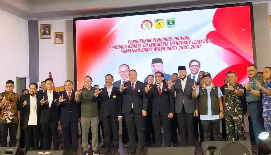pengprov-lemkari-sumbar-dikukuhkan,-wako-padang-fadly-siap-berikan-dukungan-demi-raihan-prestasi