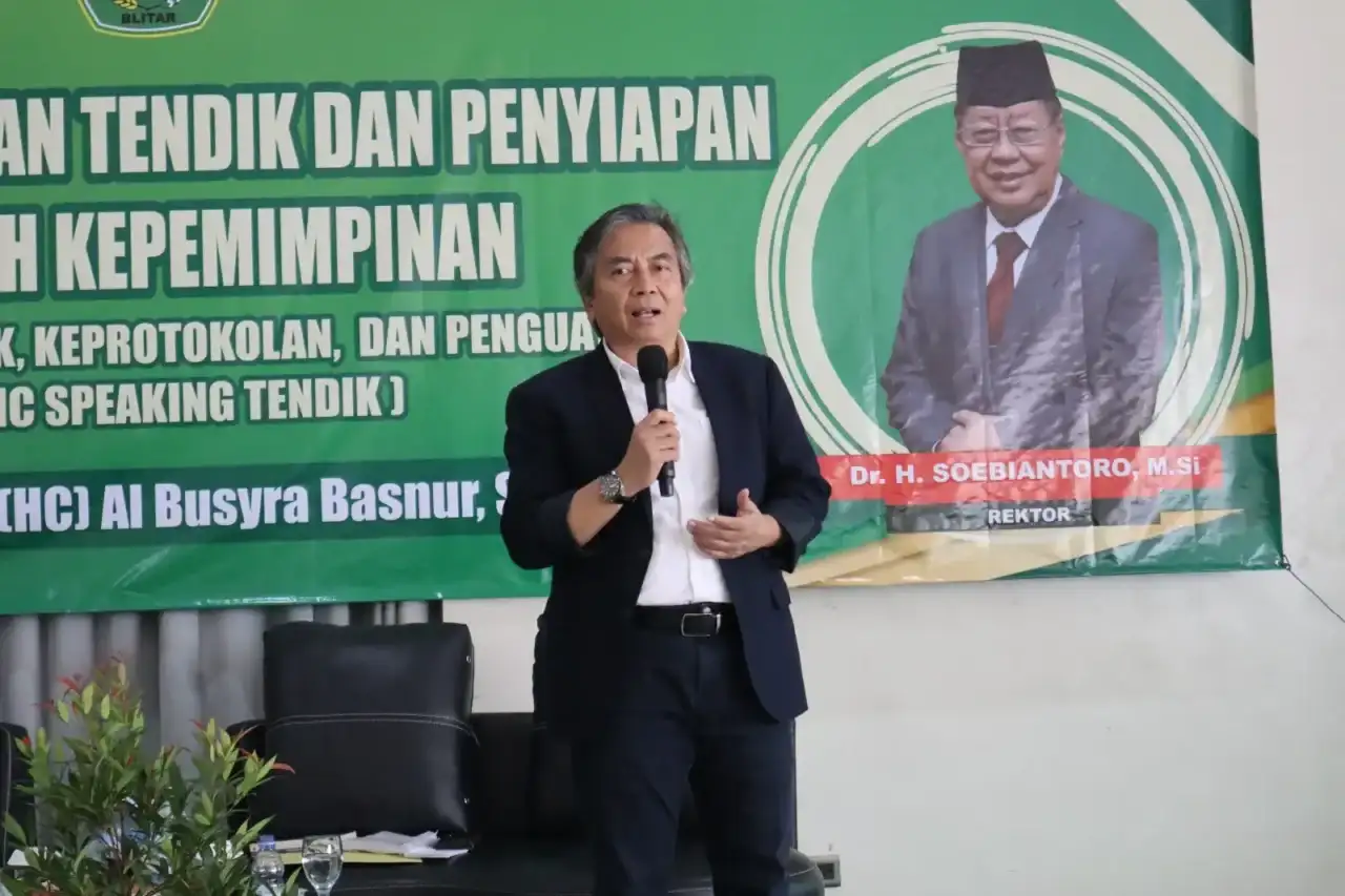 duta-besar-al-busyra-basnur-di-unisba-blitar-bicara-public-speaking,-leadership-dan-keprotokolan.