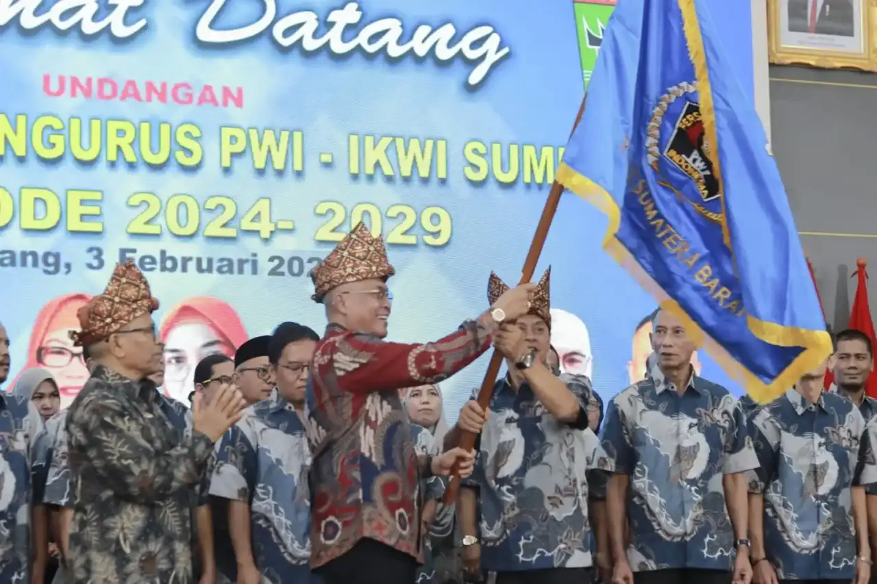 pelantikan-pwi-&-ikwi-sumbar:-langkah-maju,-harapan-baru,-sejarah-baru