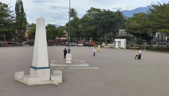 Marapi Muntahkan Lava, Batusangkar Berselimut Abu Vulkanik