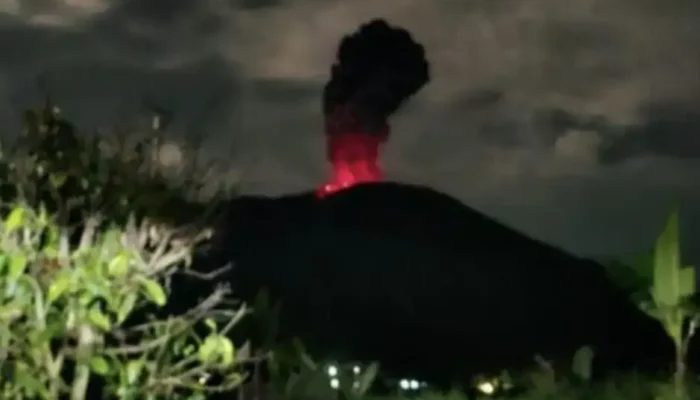 Marapi Kembali Erupsi, Semburkan Lava Pijar dan Abu Tebal