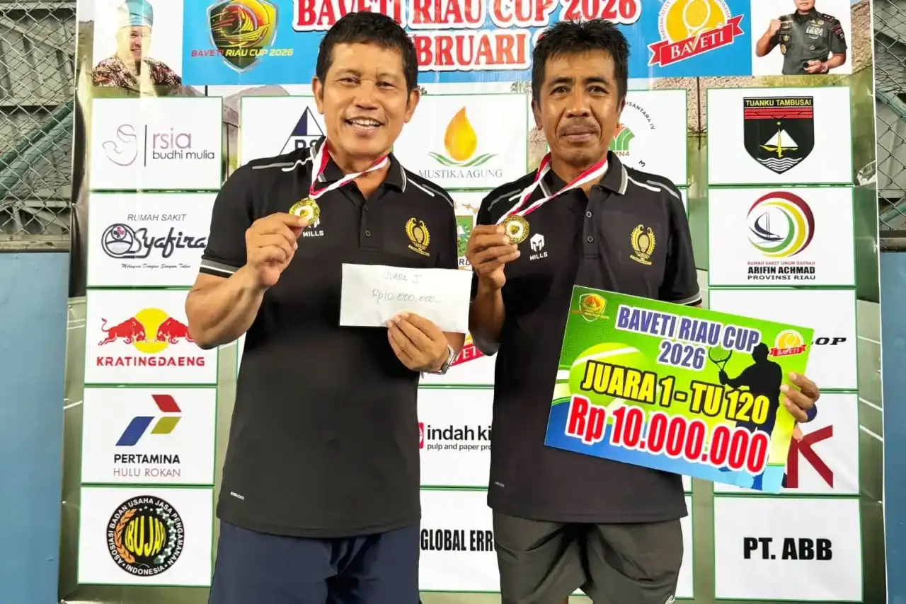 syafrizal-bakhtiar/suardi-rebut-juara-ku-120-pada-laga-tenis-veteran-di-pekanbaru