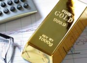 Investor Amankan Untung, Harga Emas Global Terkoreksi Tajam