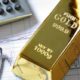 harga-emas-dunia-turun-11-persen-dari-rekor,-investor-ramai-ambil-untung-usai-reli-panjang