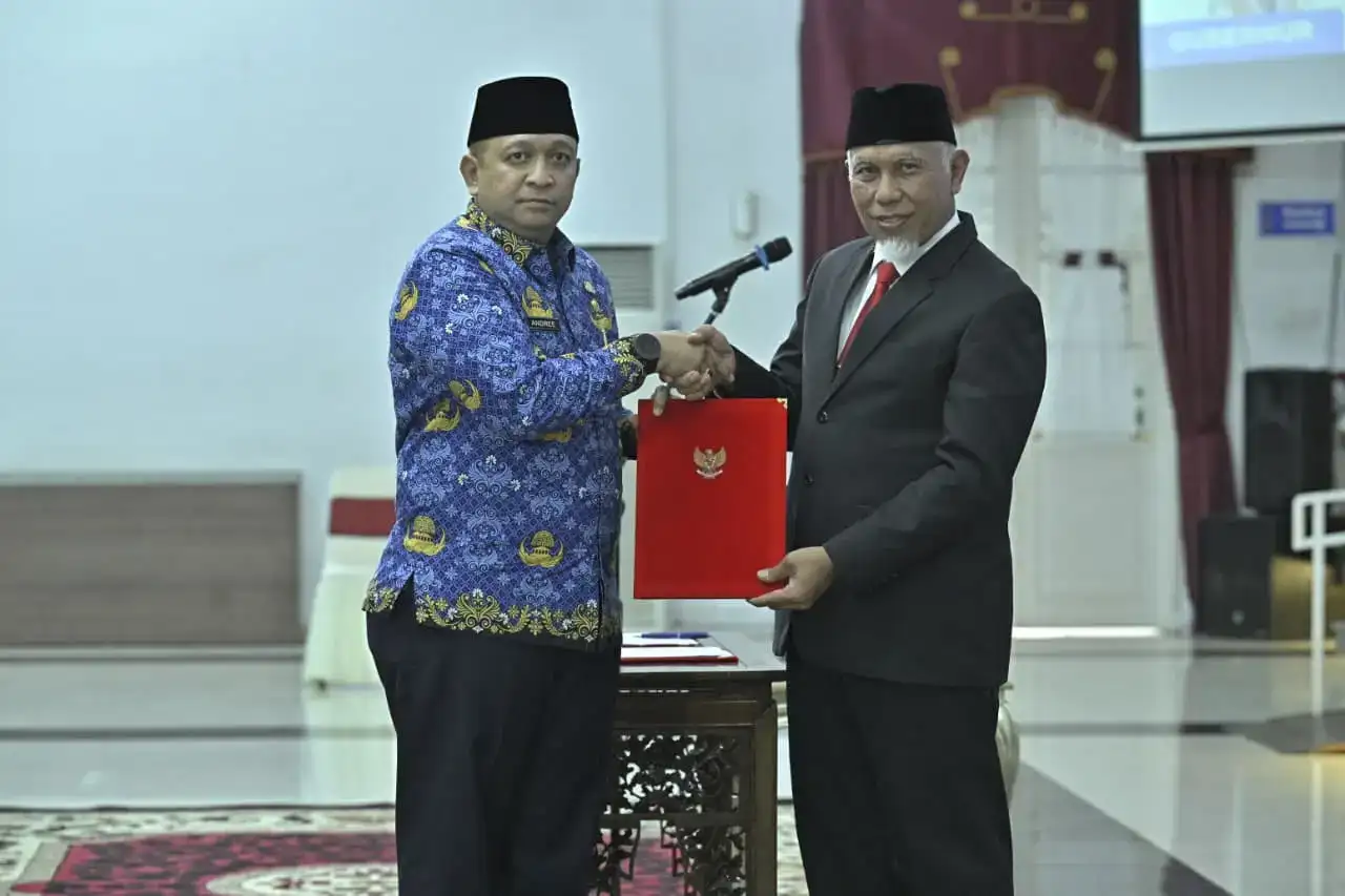 gubernur-mahyeldi-lantik-andree-harmadi-algamar-sebagai-kepala-biro-umum-setdaprov-sumbar