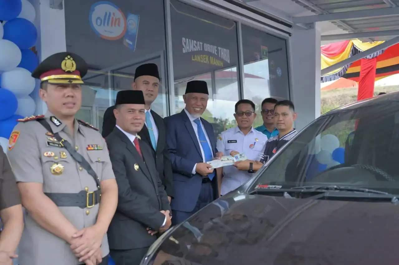 gubernur-resmikan-samsat-drive-thru-langsek-manih,-permudah-warga-bayar-pajak-di-sijunjung