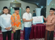 Wagub Sumbar Kunjungi Masjid Bersejarah, Serahkan Bantuan Renovasi