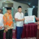 wagub-vasko-ruseimy-serahkan-bantuan-untuk-masjid-padang-japang-tujuh-koto-talago