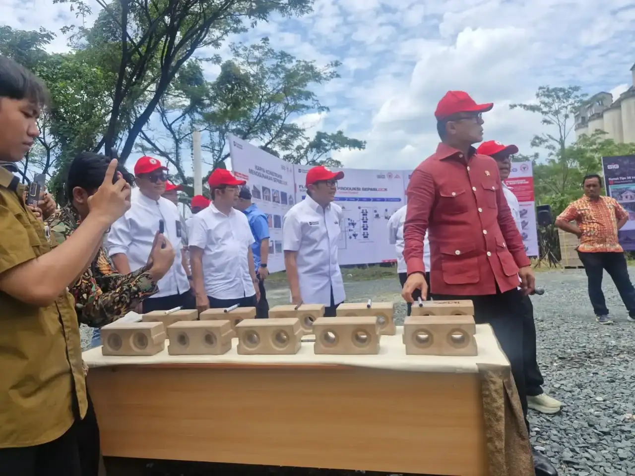 coo-danantara-kunjungi-semen-padang,-dony-oskaria-:-perusahaan-hancur-karena-pemimpinnya