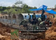 TNI Bangun Jembatan, Padang Pulihkan Akses Pascabencana