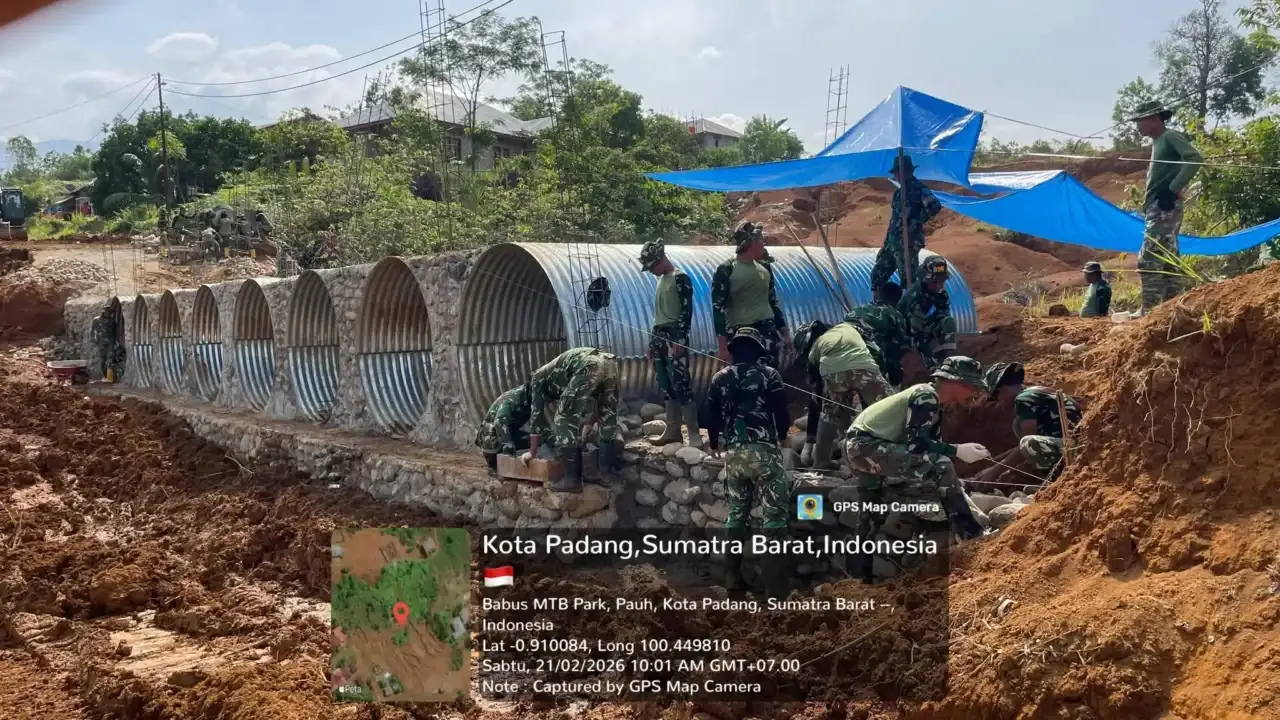tiga-jembatan-dibangun-tni-di-kota-padang,-akses-usai-bencana-akan-semakin-mudah