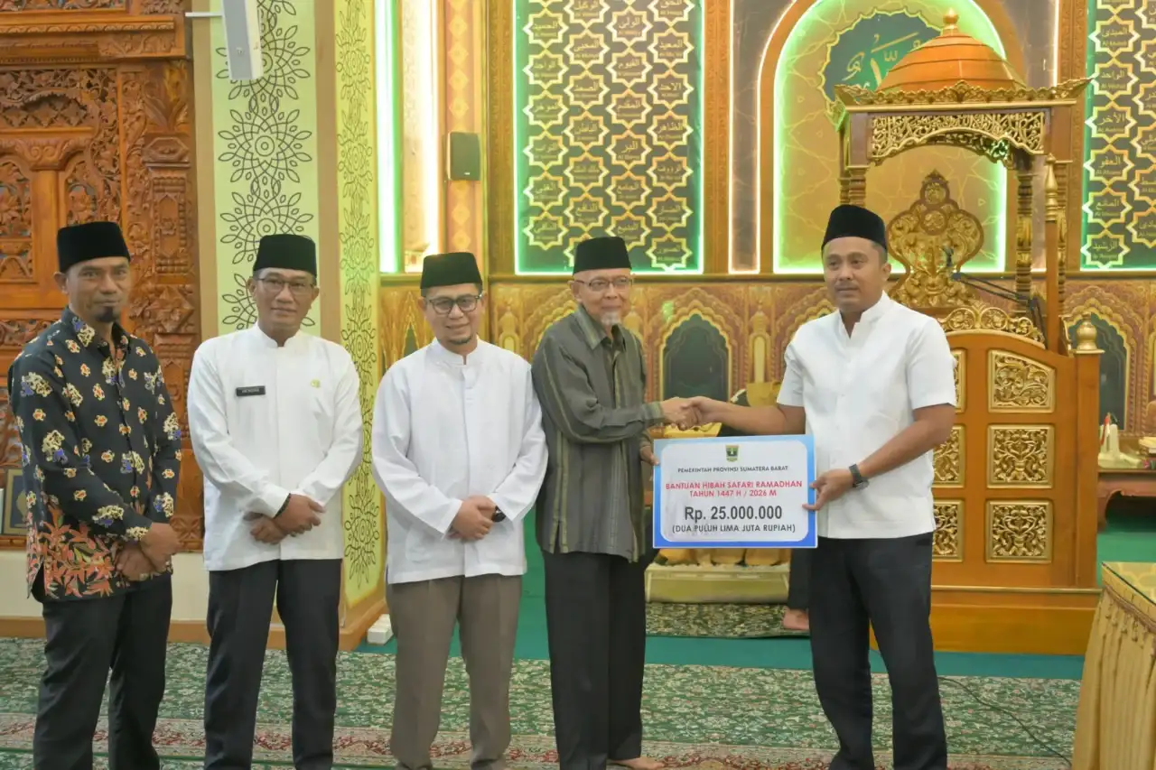 wagub-sumbar-salurkan-bantuan-untuk-mendukung-pengembangan-fasilitas-masjid-tangah-jua-bukittinggi