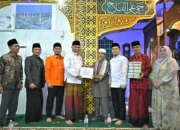 Gubernur Iktikaf, Serahkan Bantuan, Sentuh Masjid Bersejarah