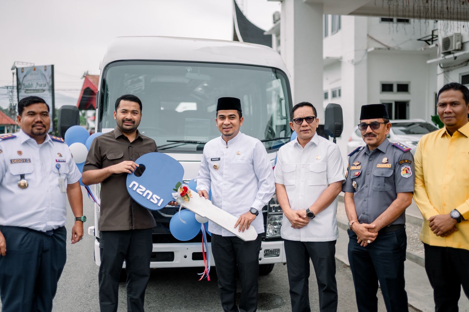 bawa-kabar-baik-untuk-kota-solok,-zigo-rolanda:-serahkan-bus-sekolah-dan -kawal-infrastruktur-air-bersih