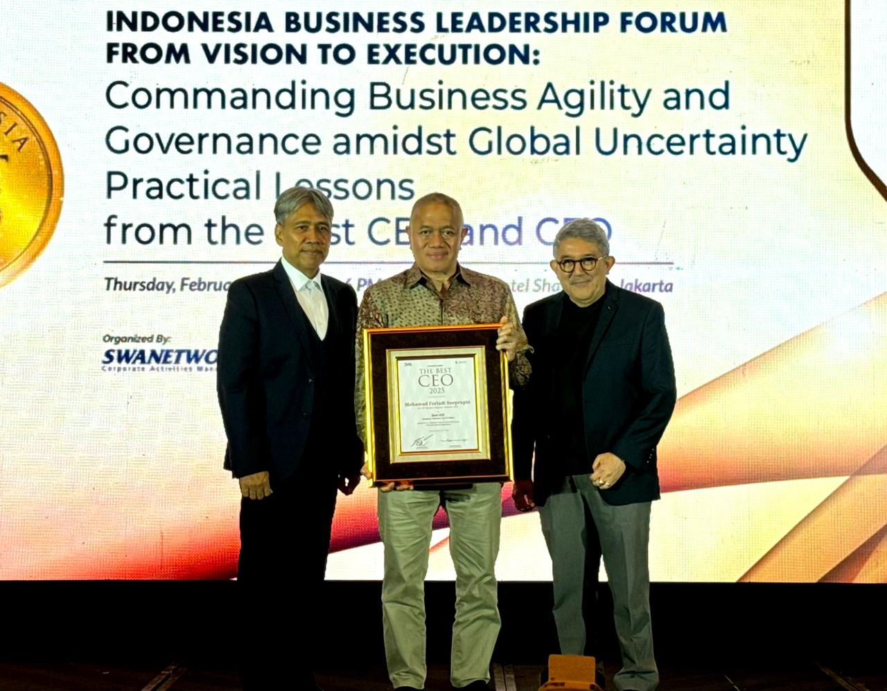 presdir-jne-mohamad-feriadi-soeprapto-raih-penghargaan-indonesia-best-ceo-2025