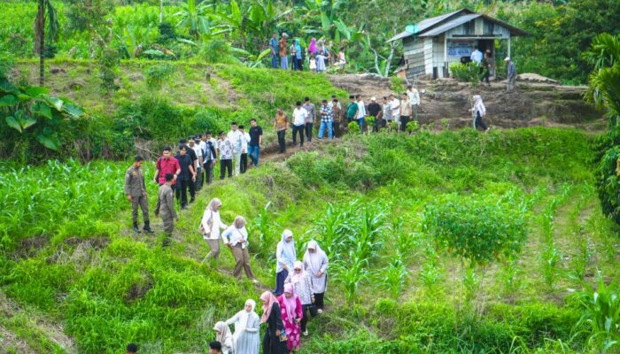 Wagub Sumbar Bedah Rumah, Keluarga Hendri Sambut Gembira
