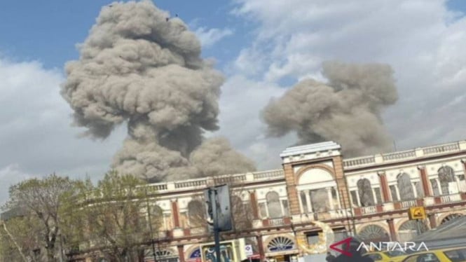 ekonom:-serangan-israel-ke-iran-bisa-dorong-harga-minyak-tembus-100-dolar-as-per-barel