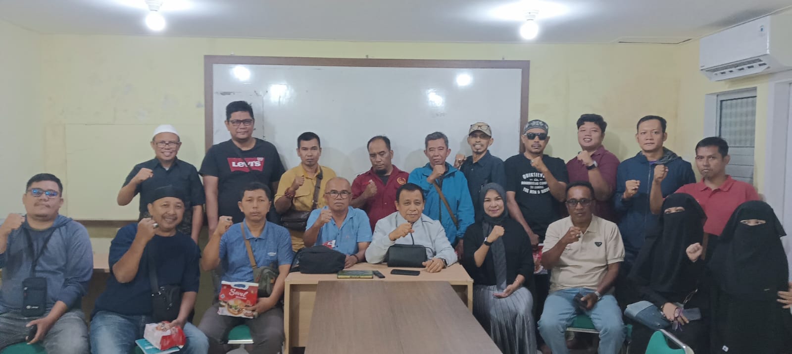 ramadan-1447-h,-senator-muslim-m-yatim-bagikan-nasi-berkah-di-6-titik-lokasi-bencana