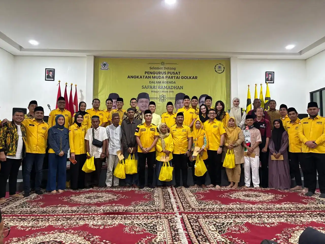 pd-ampg-sumbar-gelar-safari-ramadan,-buka-puasa-dan-serahkan-bantuan-sosial