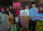 mahyeldi-ansharullah-serahkan-bantuan-rtlh-rp27,5-juta-untuk-keluarga-iswandi-di-sumpur-kudus