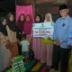 mahyeldi-ansharullah-serahkan-bantuan-rtlh-rp27,5-juta-untuk-keluarga-iswandi-di-sumpur-kudus