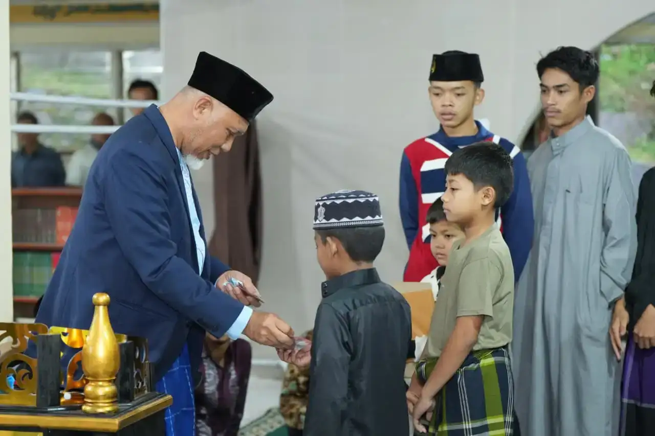 gelar-subuh-mubarakah-di-sijunjung,-gubernur-mahyeldi-ajak-umat-pererat-silaturahmi