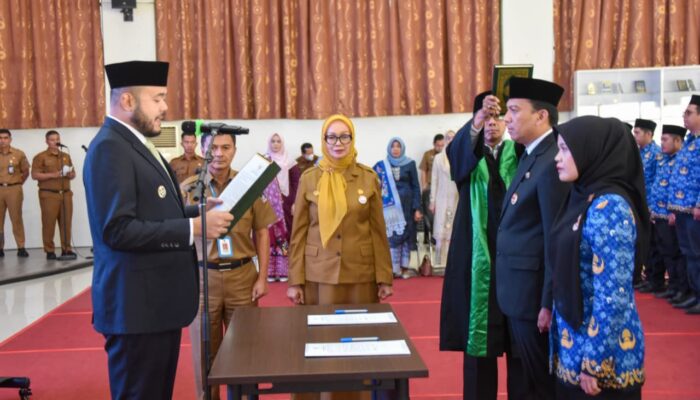 Wali Kota Padang Lantik Pejabat, Tekankan Amanah Jabatan