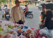 Rahmat Saleh Borong Takjil, Pedagang Kecil Sumbar Tersenyum