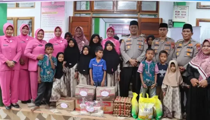 Kapolres Pasbar Berbagi, Anak Yatim Tersenyum di Ramadan