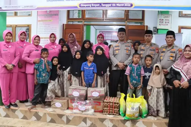 kapolres-pasbar-bersama-ketua-bhayangkari-serahkan-bantuan-kepada-anak-yatim-panti-asuhan-yayasan-bunda-berbagi