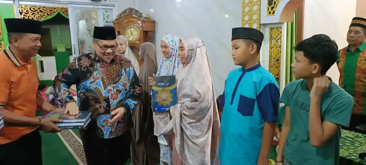 masjid-al-furqan-lubuk-buaya-jadi-pusat-kegiatan-sosial,-ketua-dprd-sumbar-ajak-perkuat-pemberdayaan-umkm