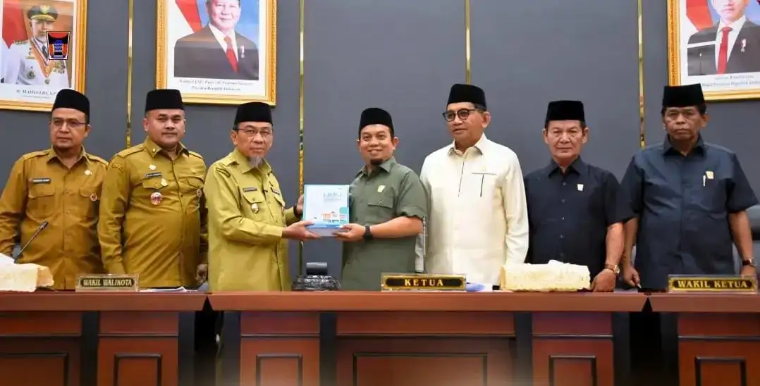 dprd-kota-padang-gelar-rapat-paripurna-penyampaian-lkpj-tahun-anggaran-2025-oleh-walikota-padang