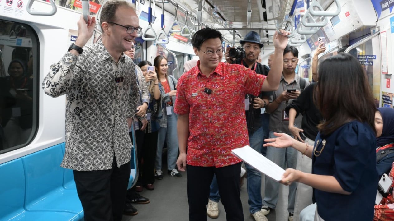 ada-qr-code-misterius-di-mrt-jakarta,-tapi-bisa-buka-jalan-studi-ke-inggris