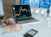 Investor Cerdas Kelola Portofolio, Pasar Saham Berfluktuasi