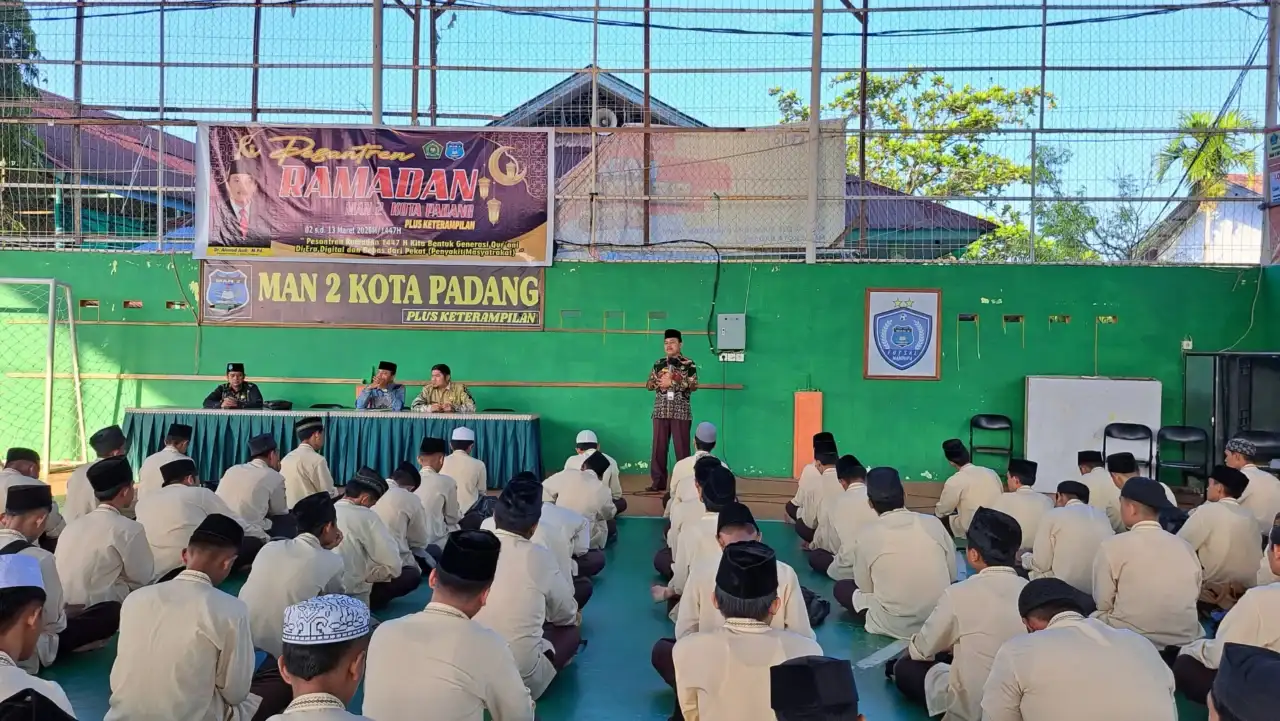 pesantren-ramadhan-man-2-padang-ditutup,-siswa-diminta-memakmurkan-masjid