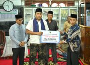 safari-ramadan-di-pessel,-wagub-vasko-salurkan-bantuan-untuk-dua-masjid