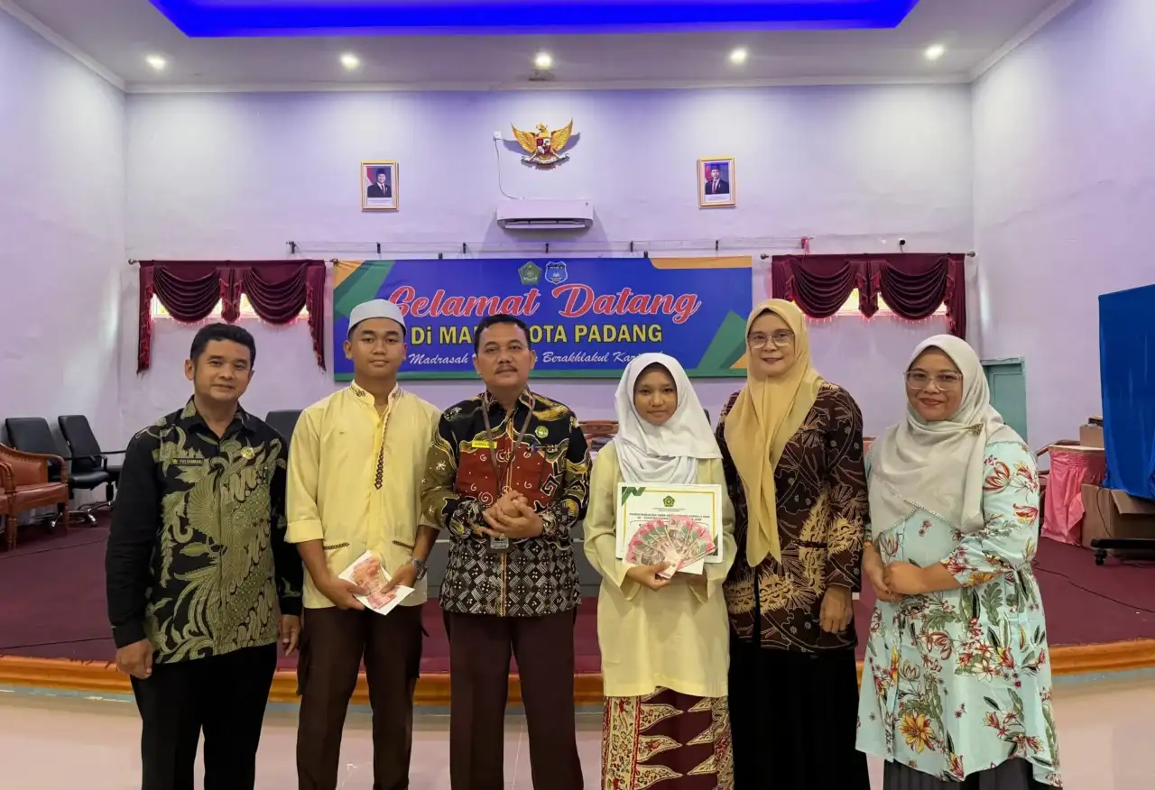20-siswa-man-2-padang-terima-zakat-upz-kanwil-kemenag-rp1-juta/orang