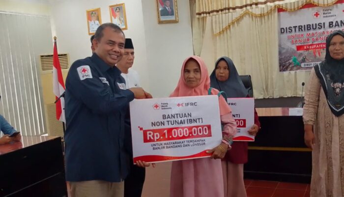 PMI Salurkan Bantuan, Ringankan Beban Korban Banjir Sumbar