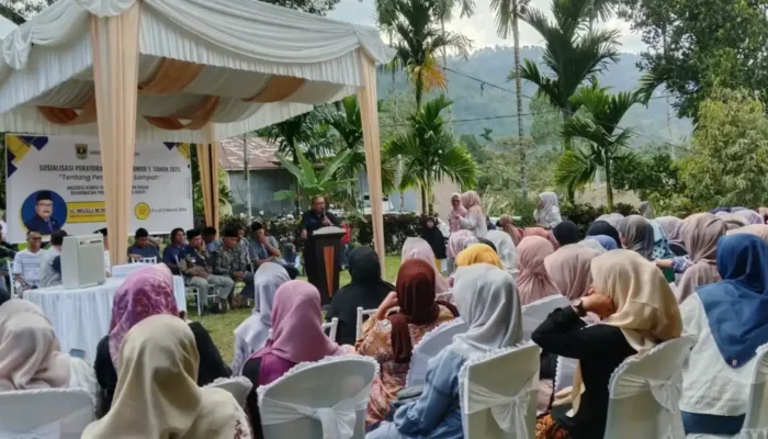 DPRD Sosialisasikan Pengelolaan Sampah, Warga Lubuk Sikaping Antusias