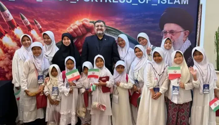 Iran Gelar Doa, Kecam Serangan Tewaskan Ratusan Siswi