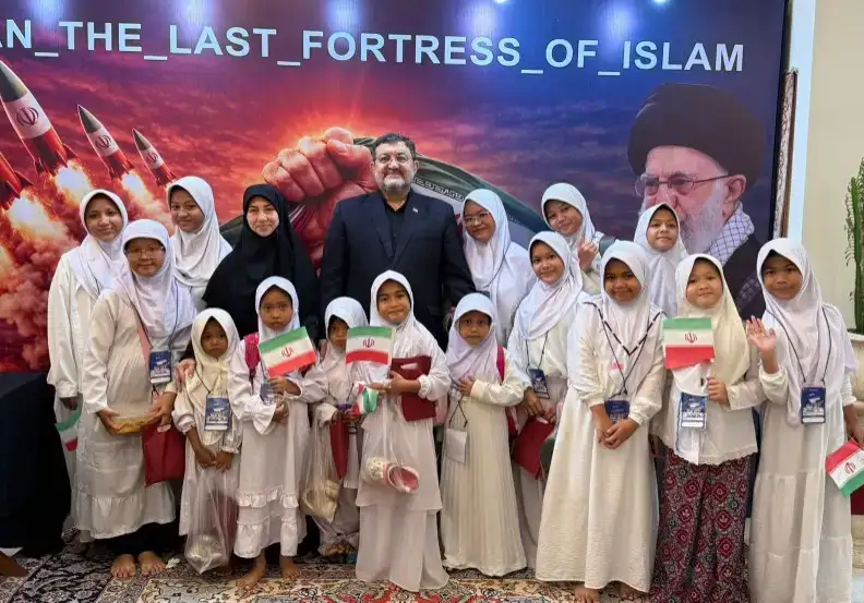 mengecam-tewasnya-175-siswi-sd-shajareh-tayyebeh,-kedubes-iran-indonesia-gelar-doa-bersama