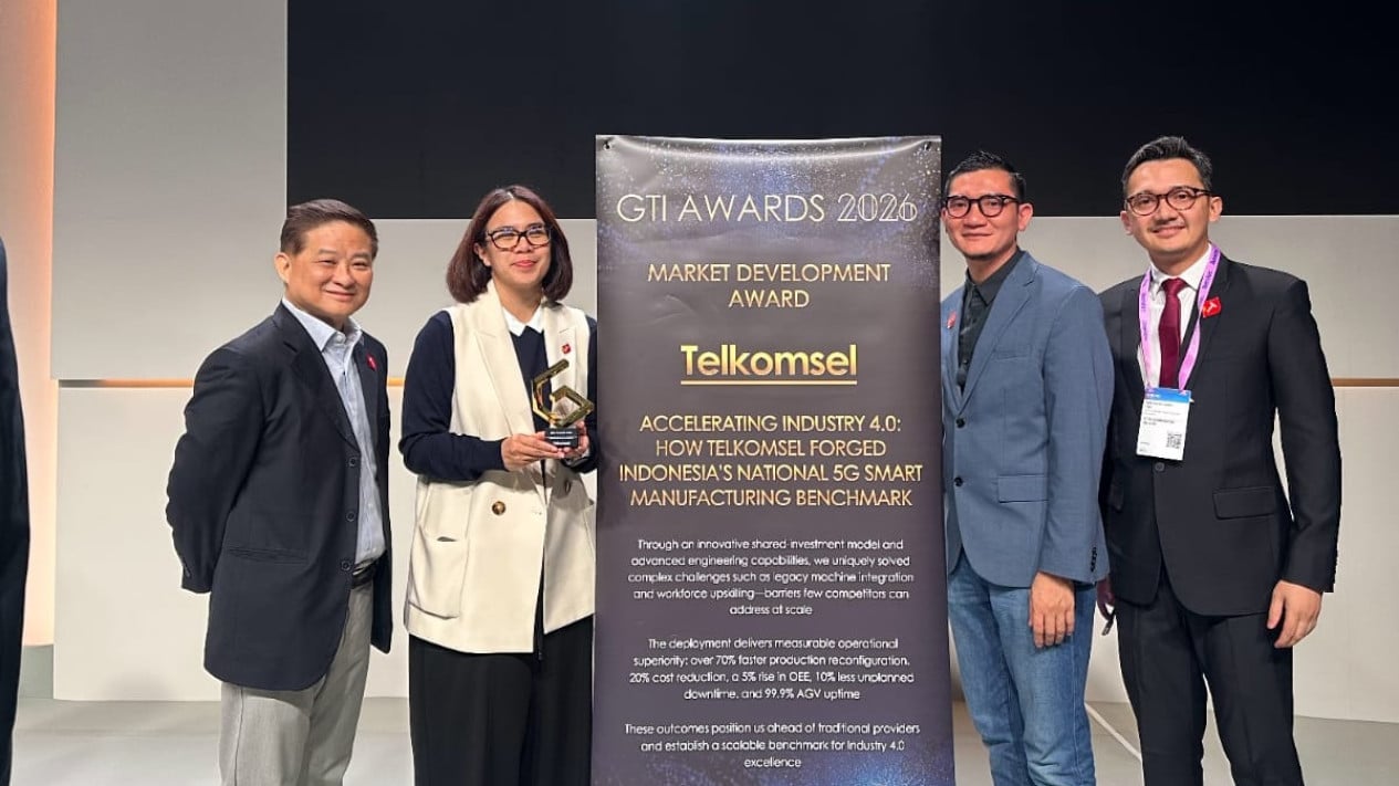 buka-peluang-ekonomi-sektor-manufaktur-indonesia,-telkomsel-raih-gti-awards-2026